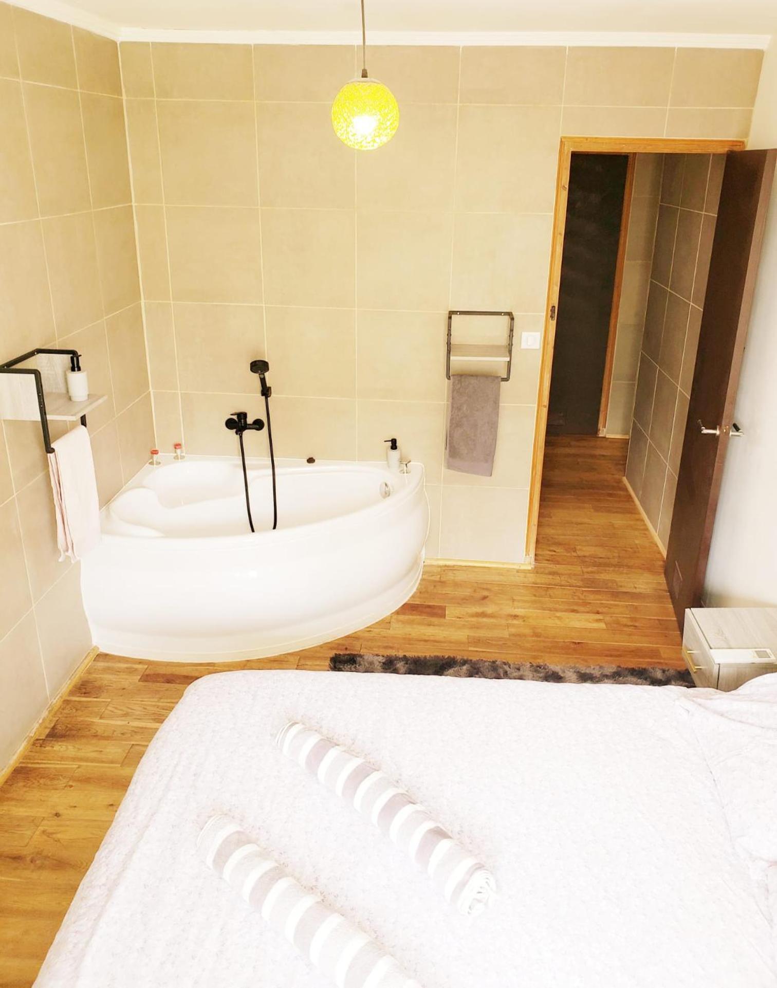 Suite From 1 To 6 - Bathtubs In Rooms - Air Conditioned Residential Appartement - Self-Arrival - Wifi - Netflix Disney - Kitchen - Laundry - Parking Aviñón Exterior foto