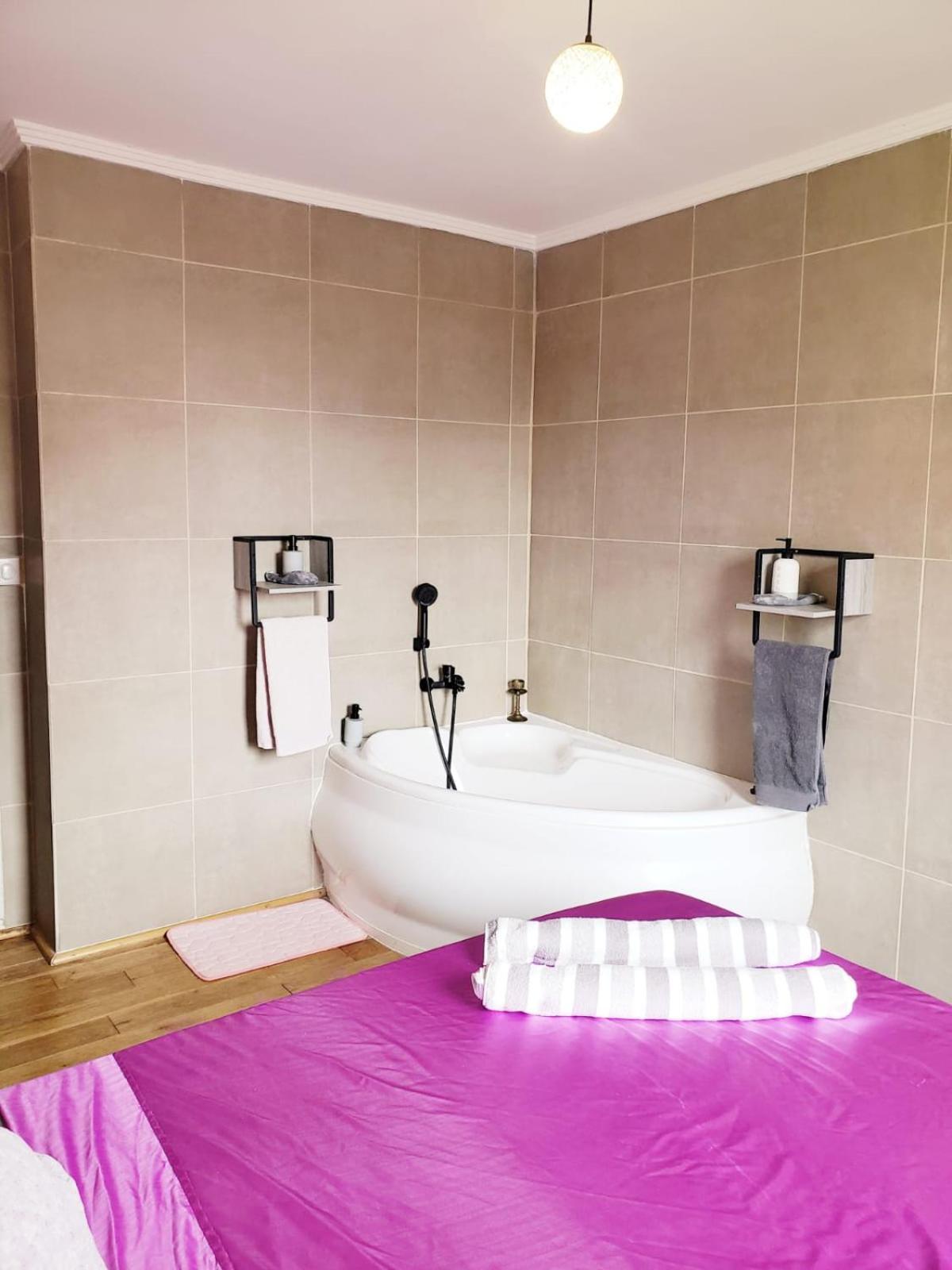 Suite From 1 To 6 - Bathtubs In Rooms - Air Conditioned Residential Appartement - Self-Arrival - Wifi - Netflix Disney - Kitchen - Laundry - Parking Aviñón Exterior foto